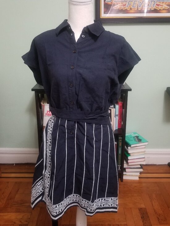 Banana Republic Dresses & Skirts - Banana Republic Size Small Navy Blue wrap dress NWT